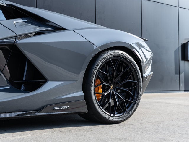 2025 Lamborghini Revuelto Base