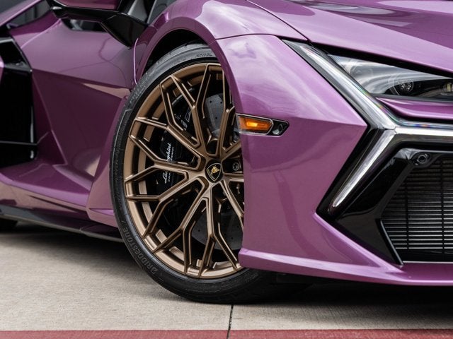 2025 Lamborghini Revuelto Base