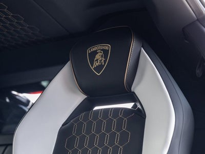 2025 Lamborghini Revuelto Base