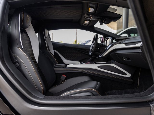 2025 Lamborghini Revuelto Base