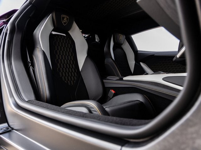2025 Lamborghini Revuelto Base
