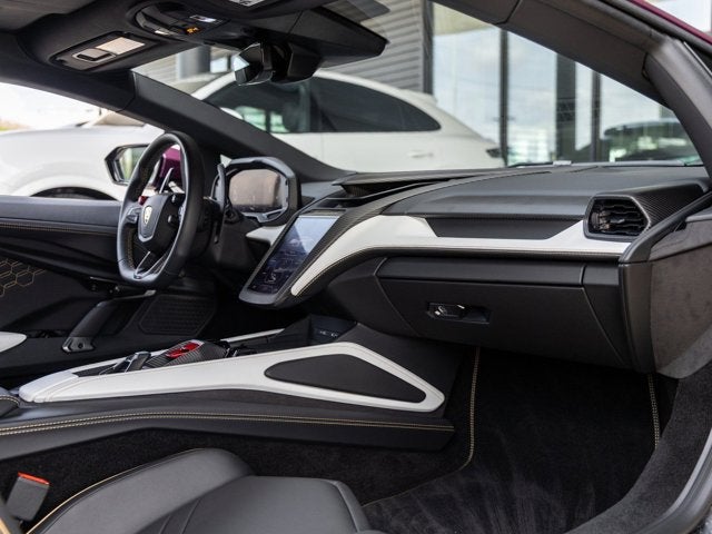 2025 Lamborghini Revuelto Base