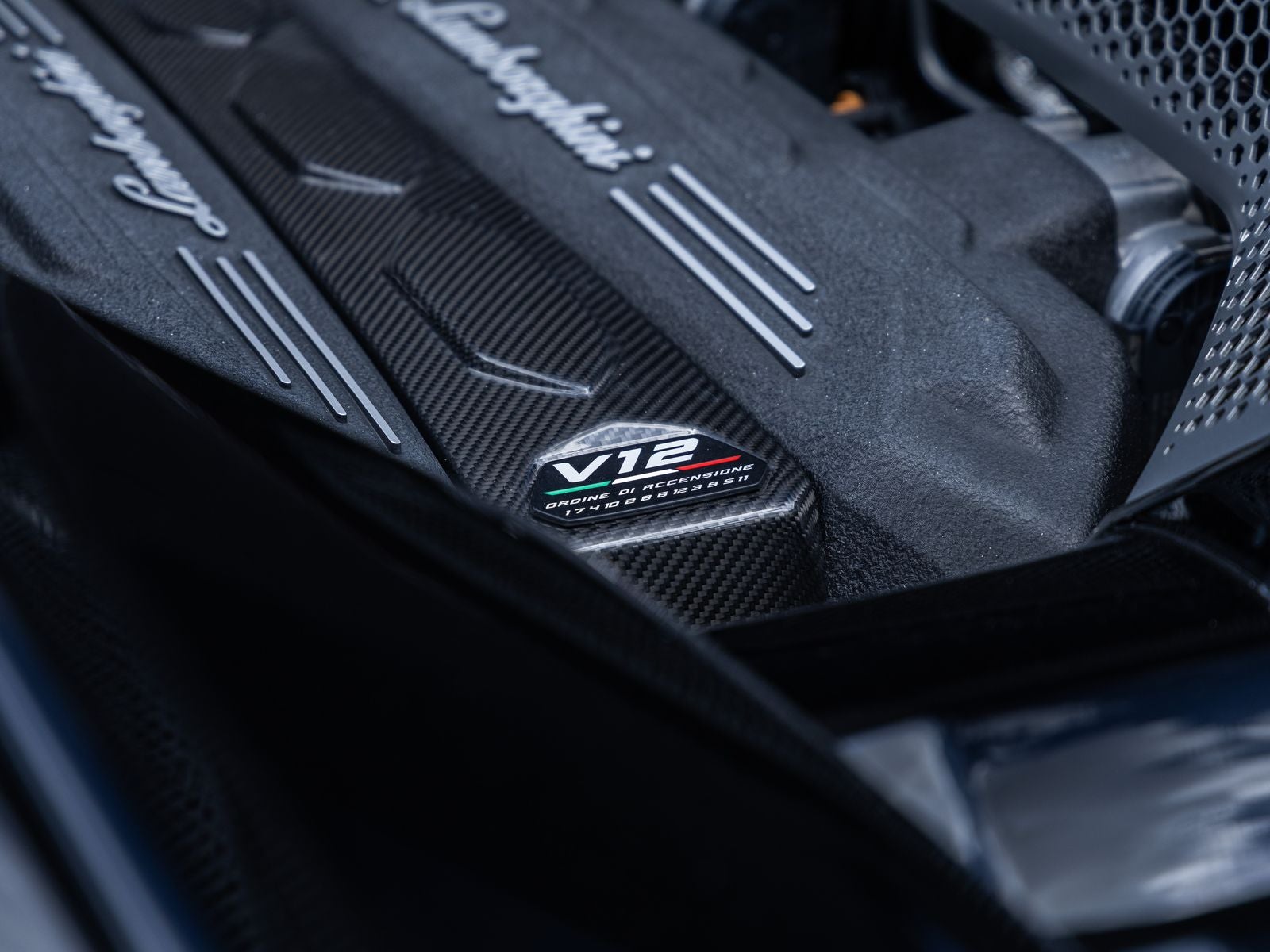 2025 Lamborghini Revuelto Base