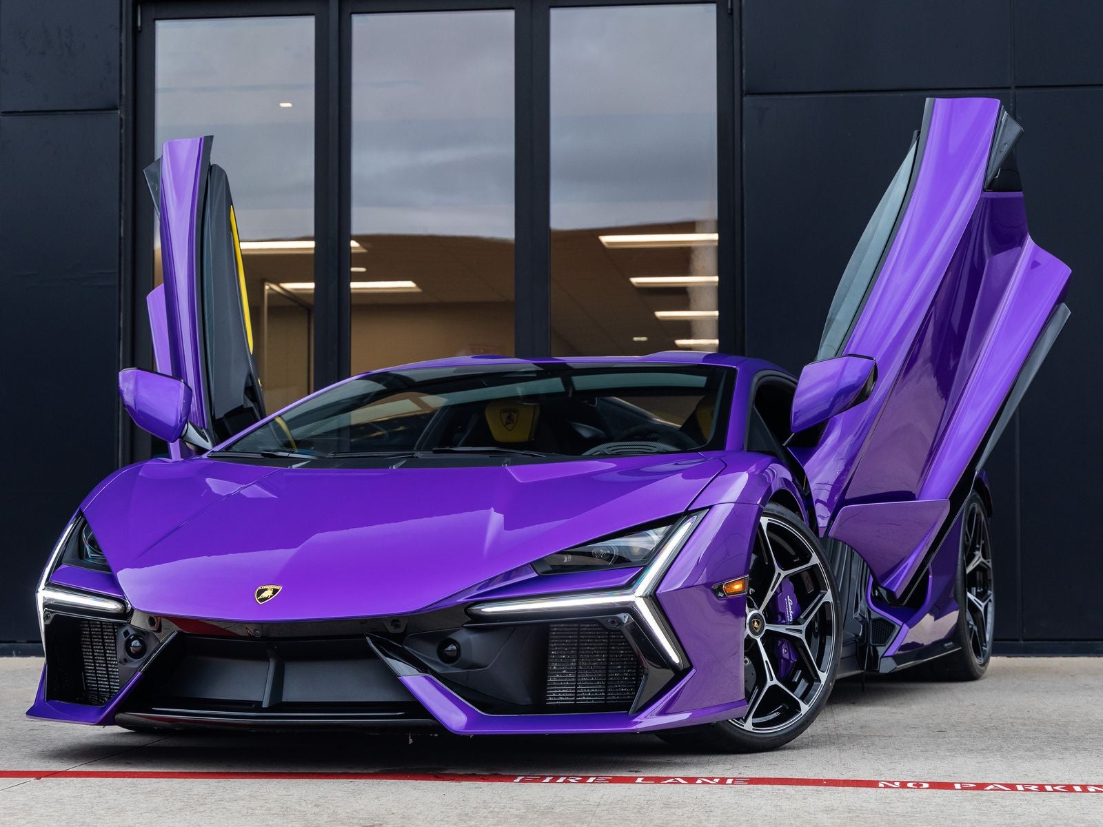 2025 Lamborghini Revuelto Base