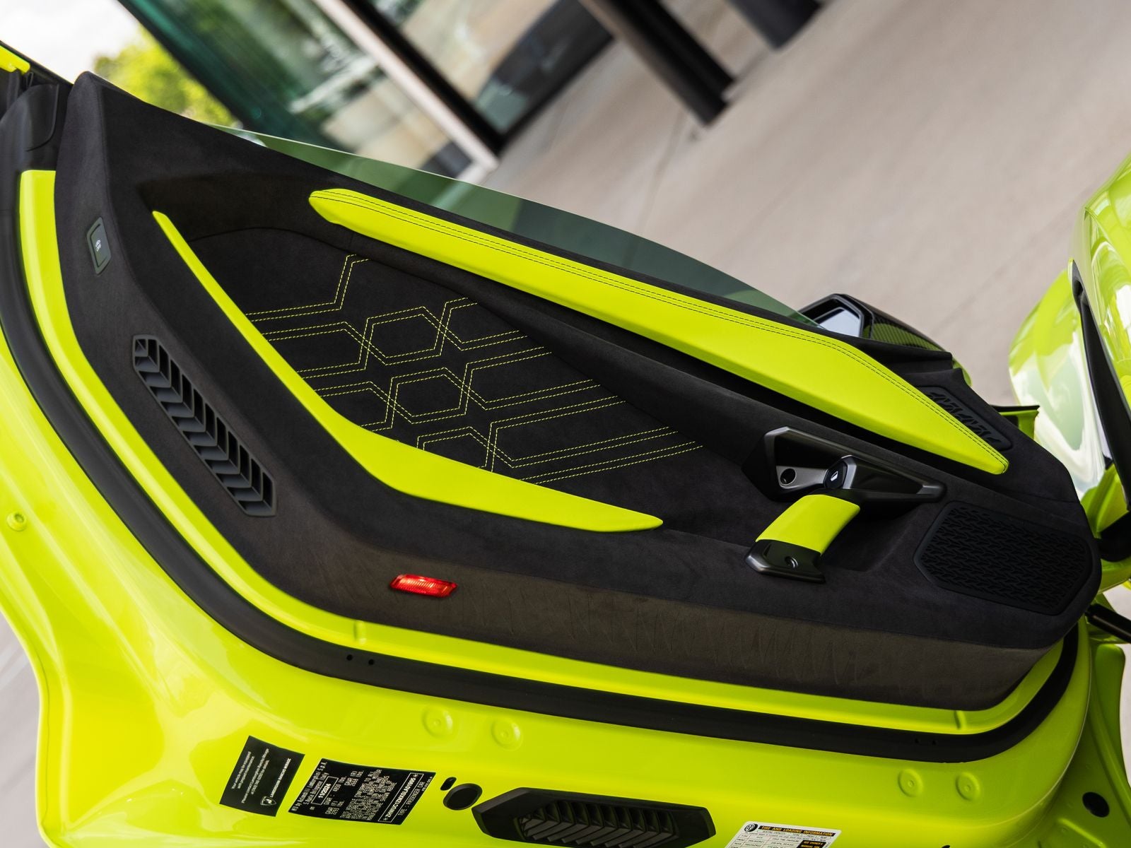 2025 Lamborghini Revuelto Base