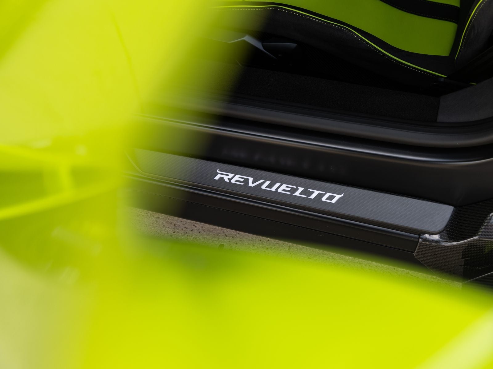 2025 Lamborghini Revuelto Base