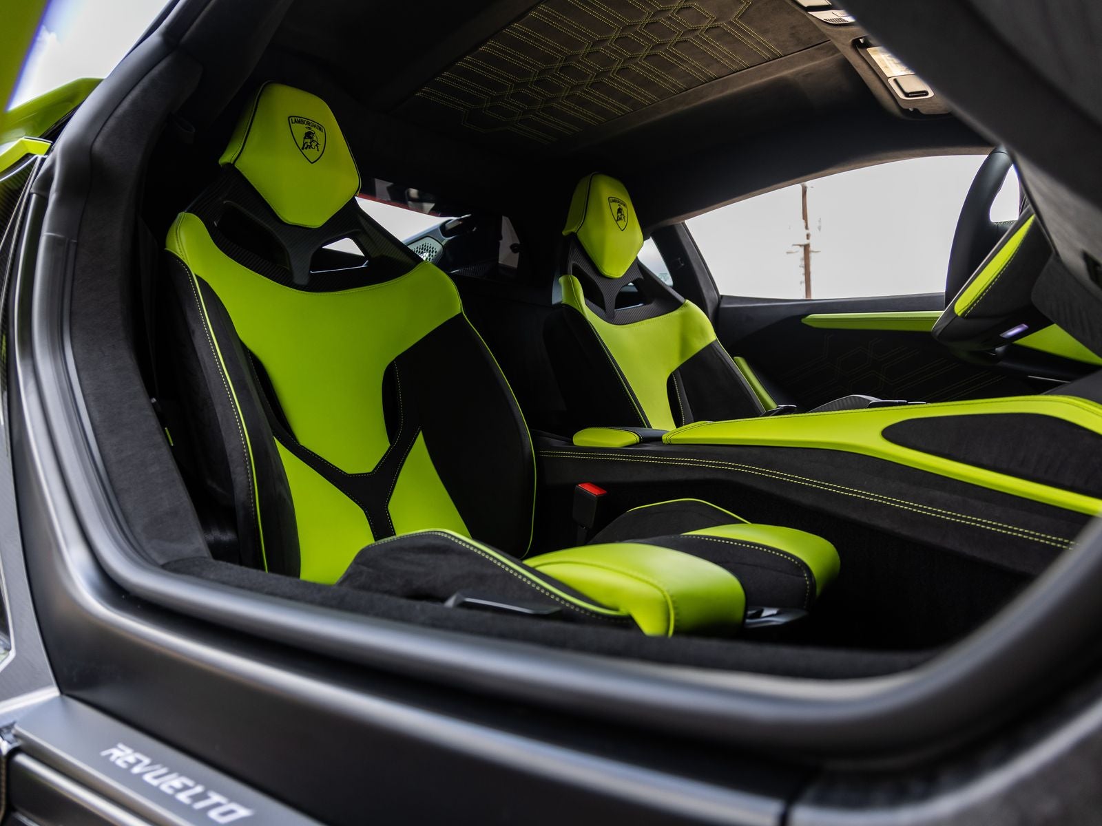 2025 Lamborghini Revuelto Base