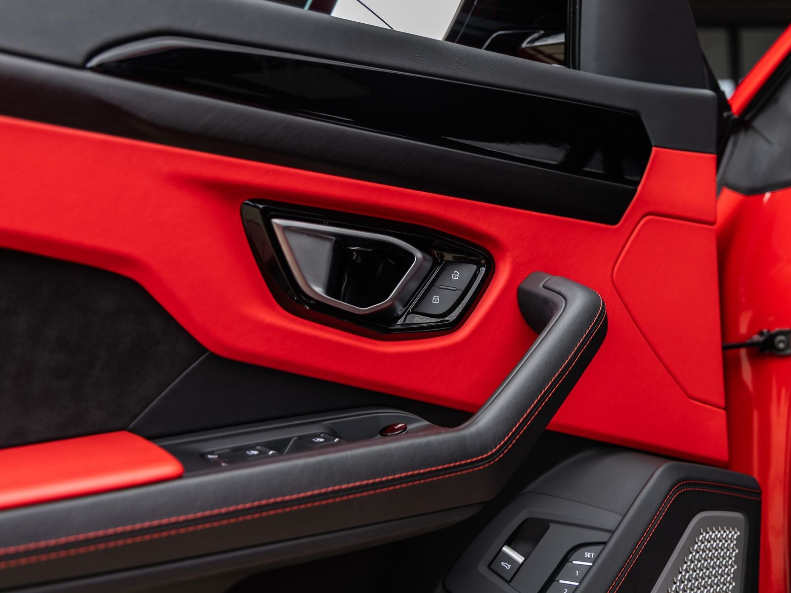 2022 Lamborghini Urus Base