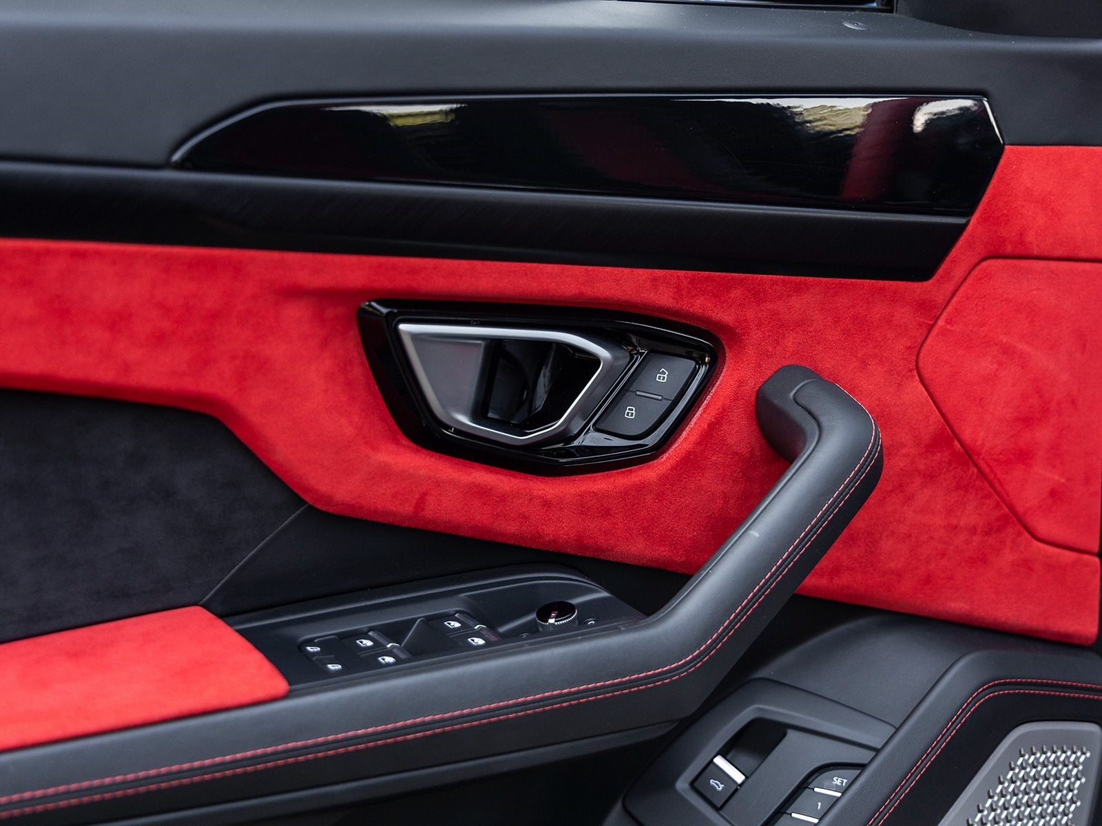 2022 Lamborghini Urus Base