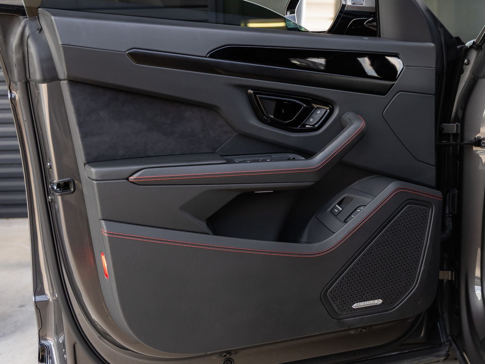 2024 Lamborghini Urus S