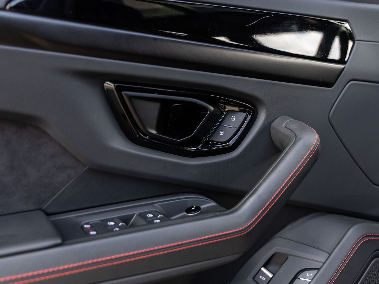 2024 Lamborghini Urus S
