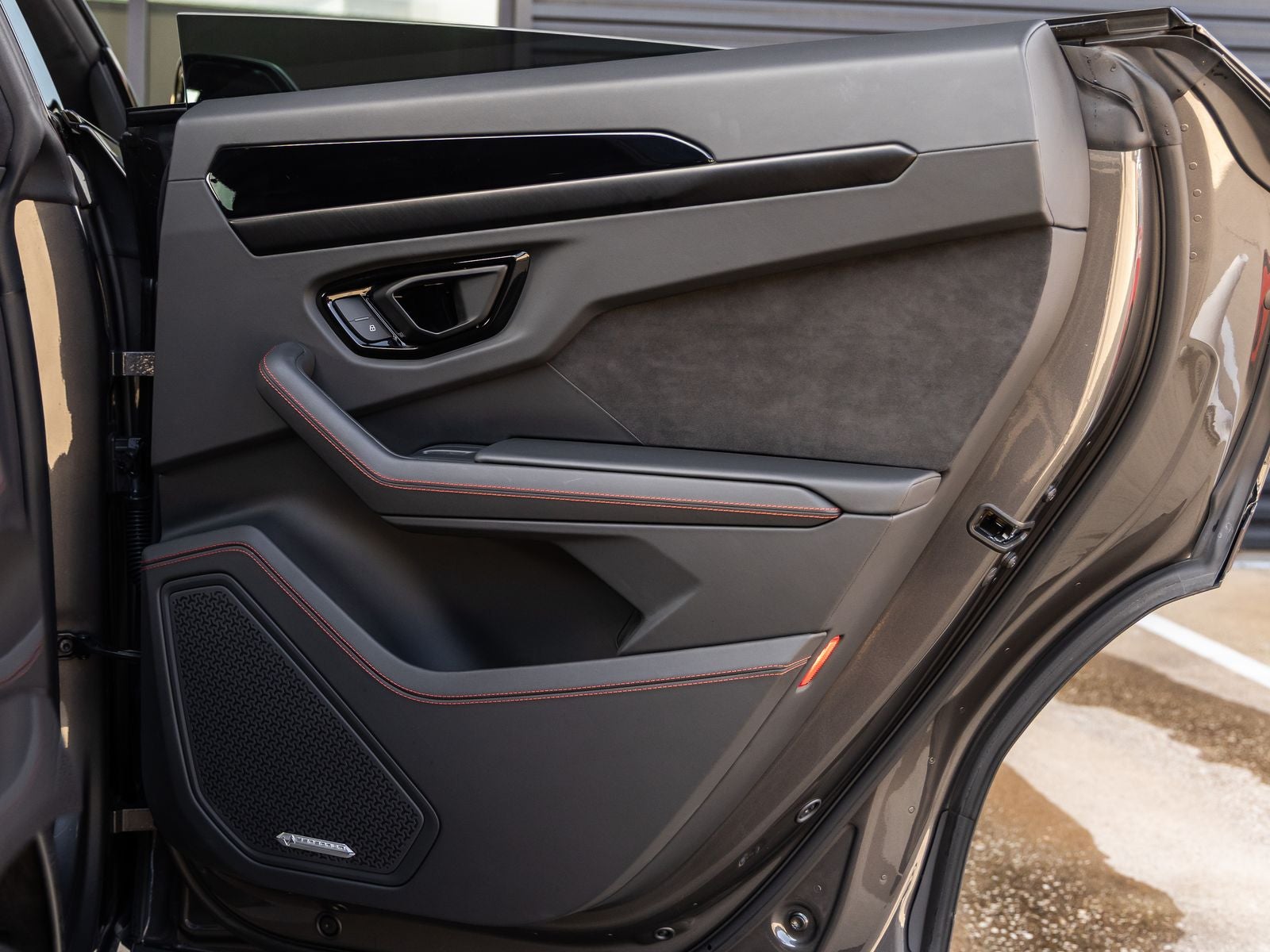 2024 Lamborghini Urus S