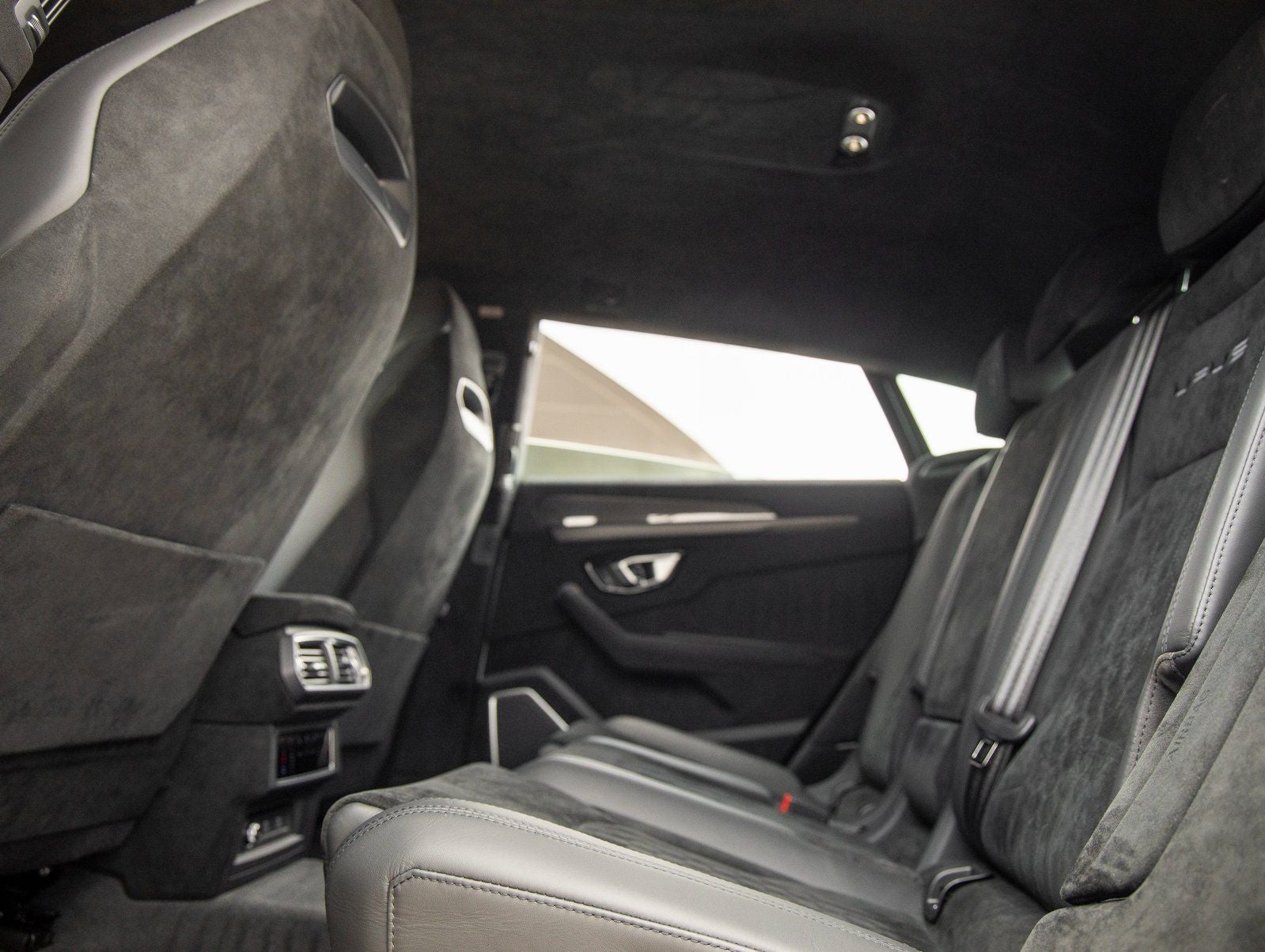 2024 Lamborghini Urus Performante