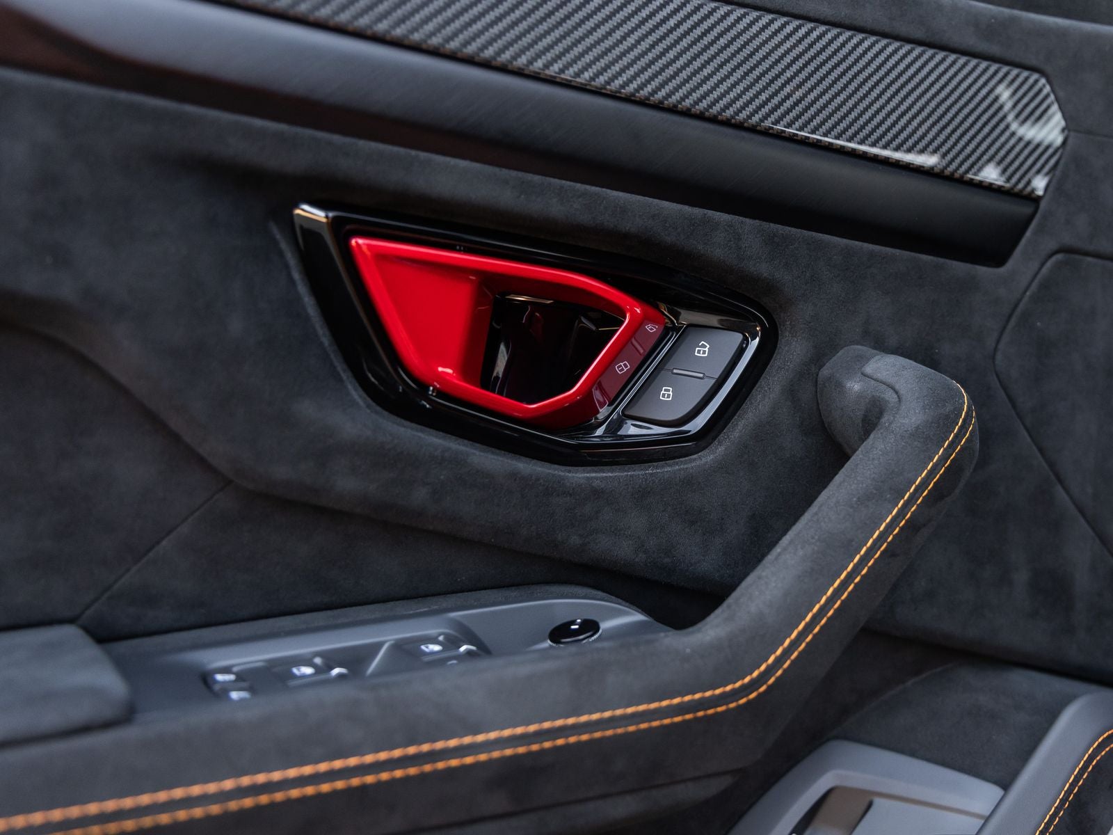 2024 Lamborghini Urus Performante