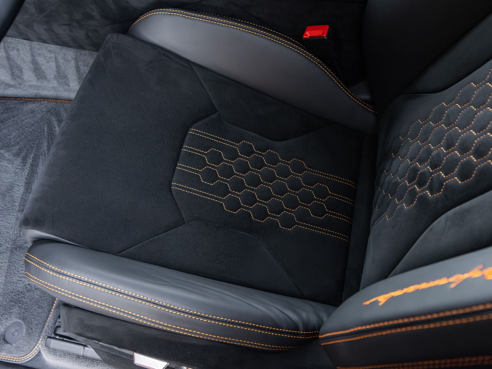 2024 Lamborghini Urus Performante