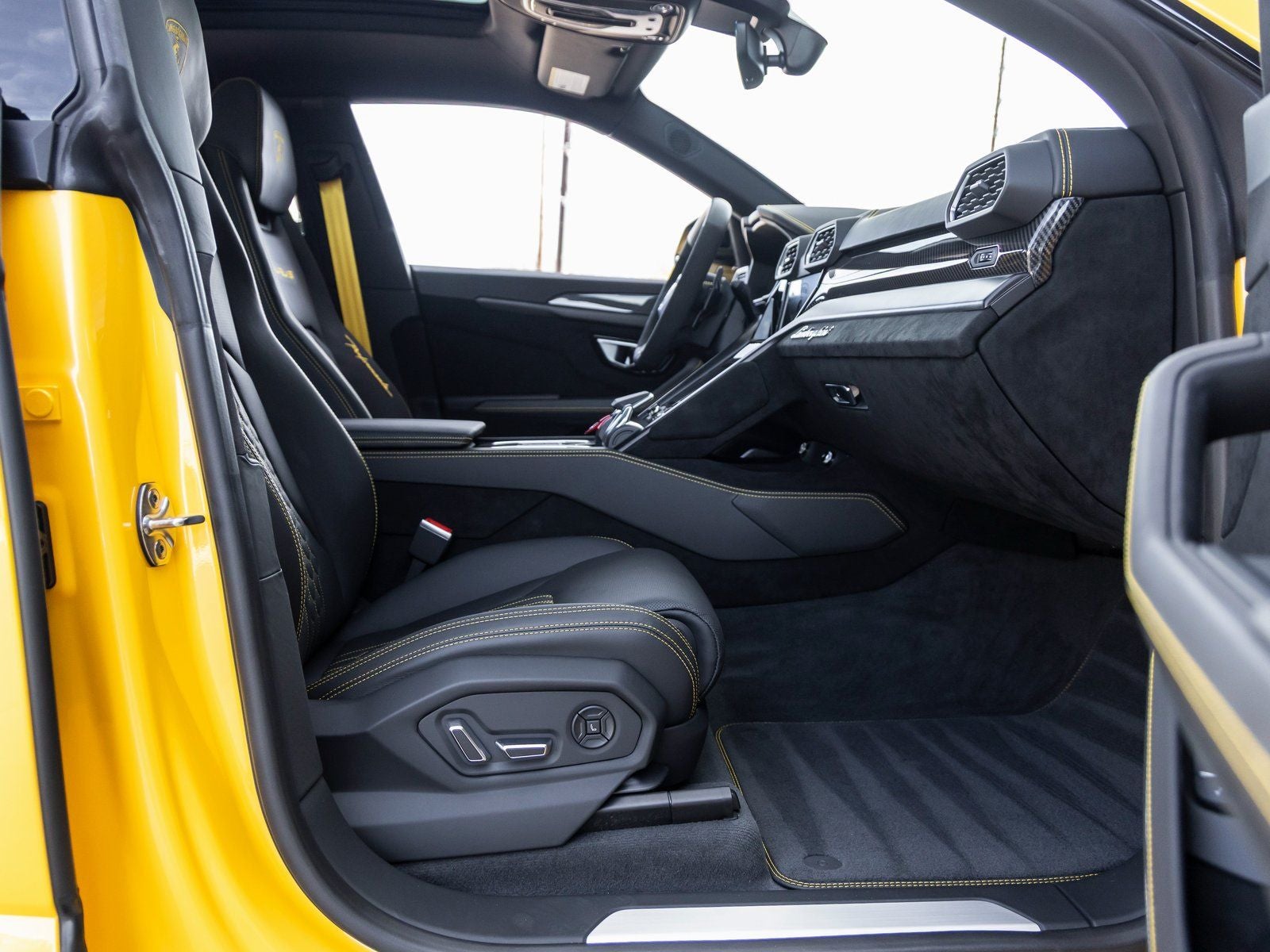 2024 Lamborghini Urus Performante