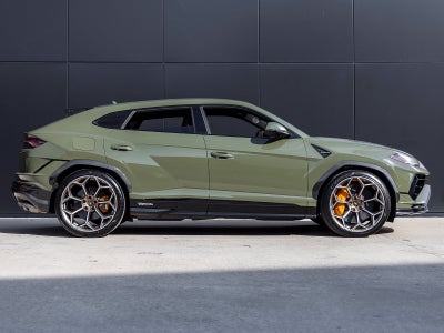 2023 Lamborghini Urus Performante