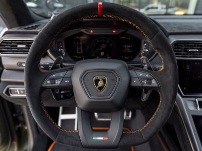 2023 Lamborghini Urus Performante