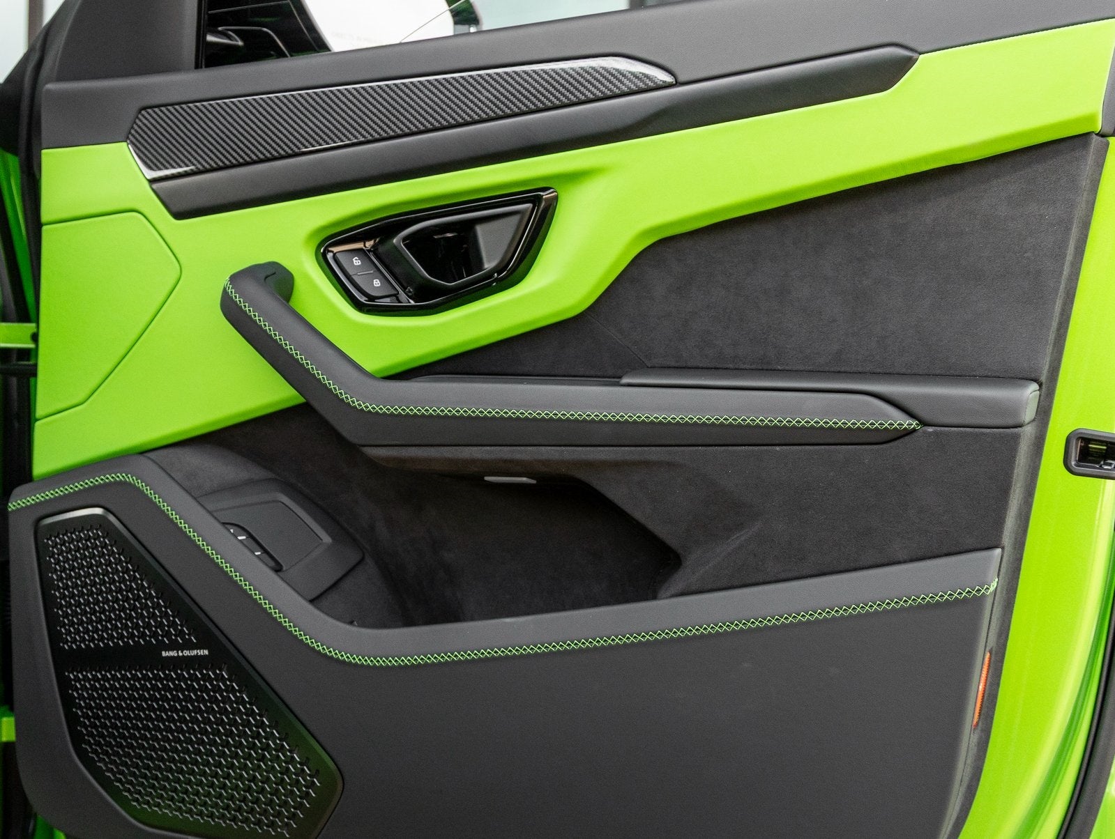 2025 Lamborghini Urus SE