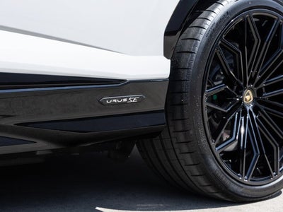 2025 Lamborghini Urus SE