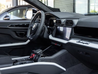 2025 Lamborghini Urus SE
