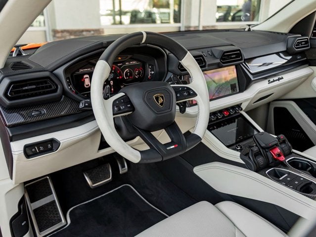 2025 Lamborghini Urus SE