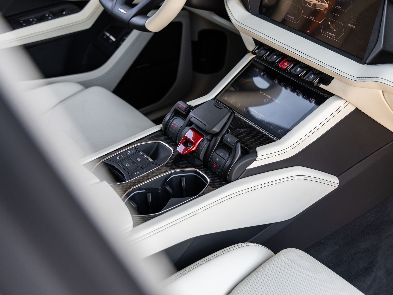 2025 Lamborghini Urus SE