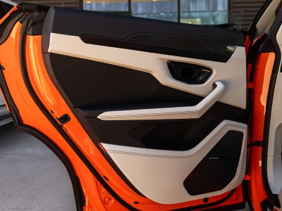 2025 Lamborghini Urus SE