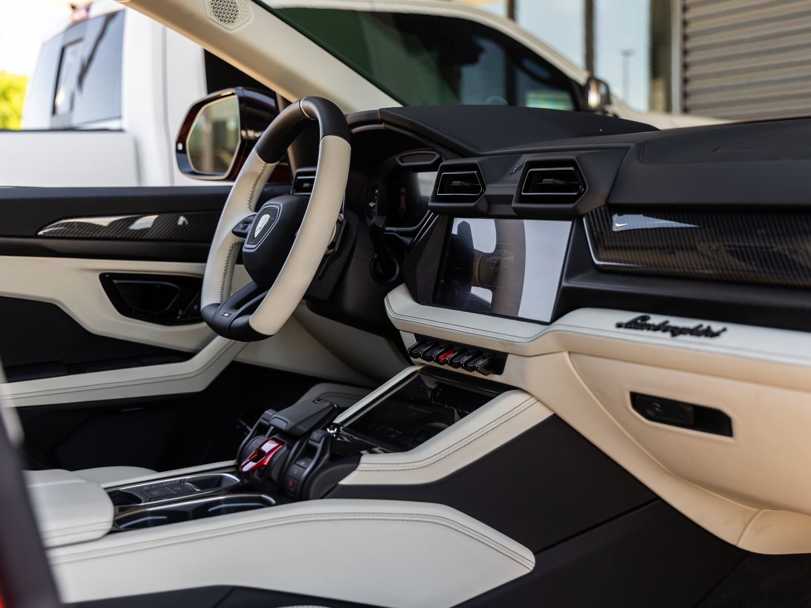 2025 Lamborghini Urus SE