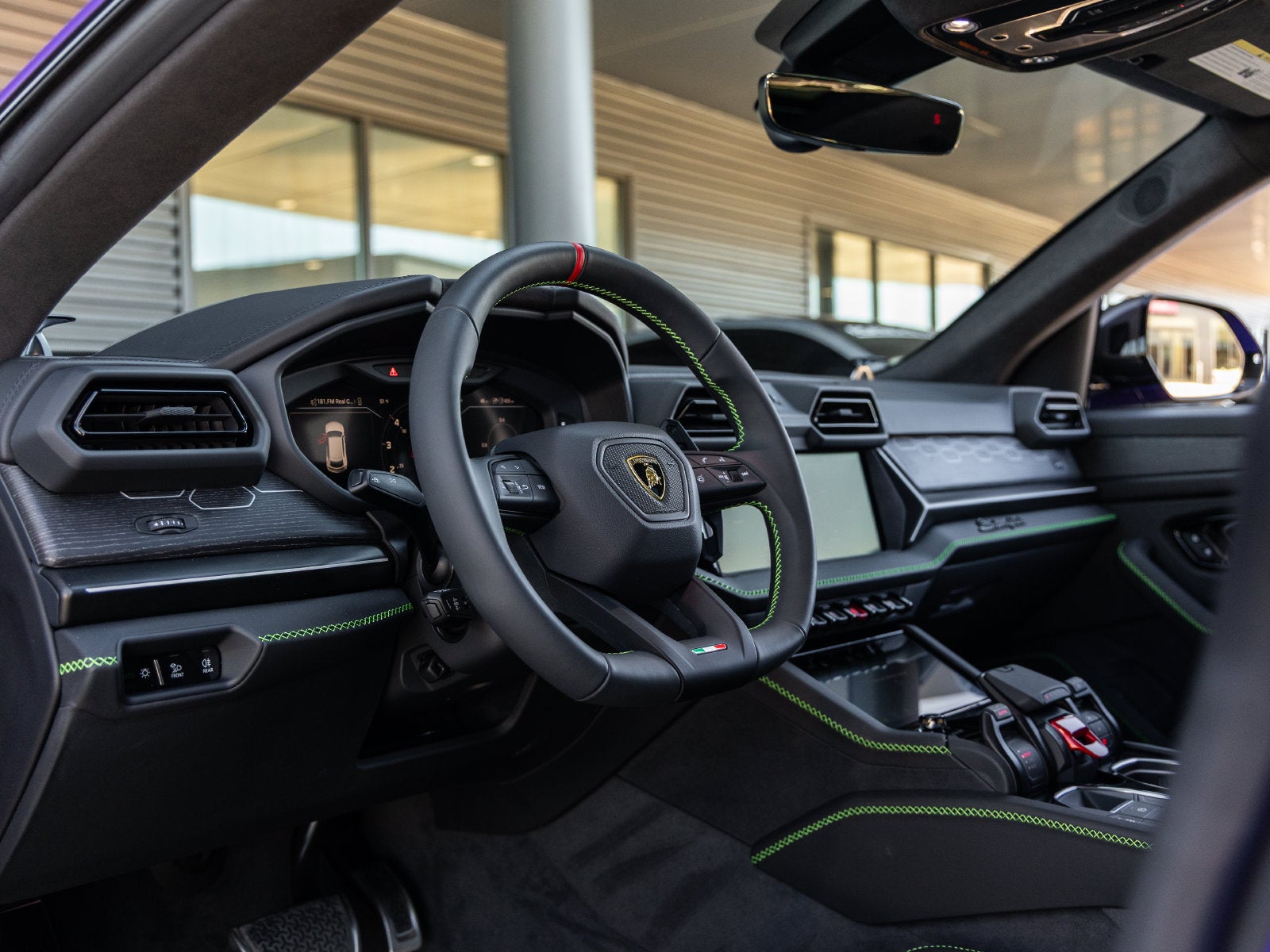 2025 Lamborghini Urus SE