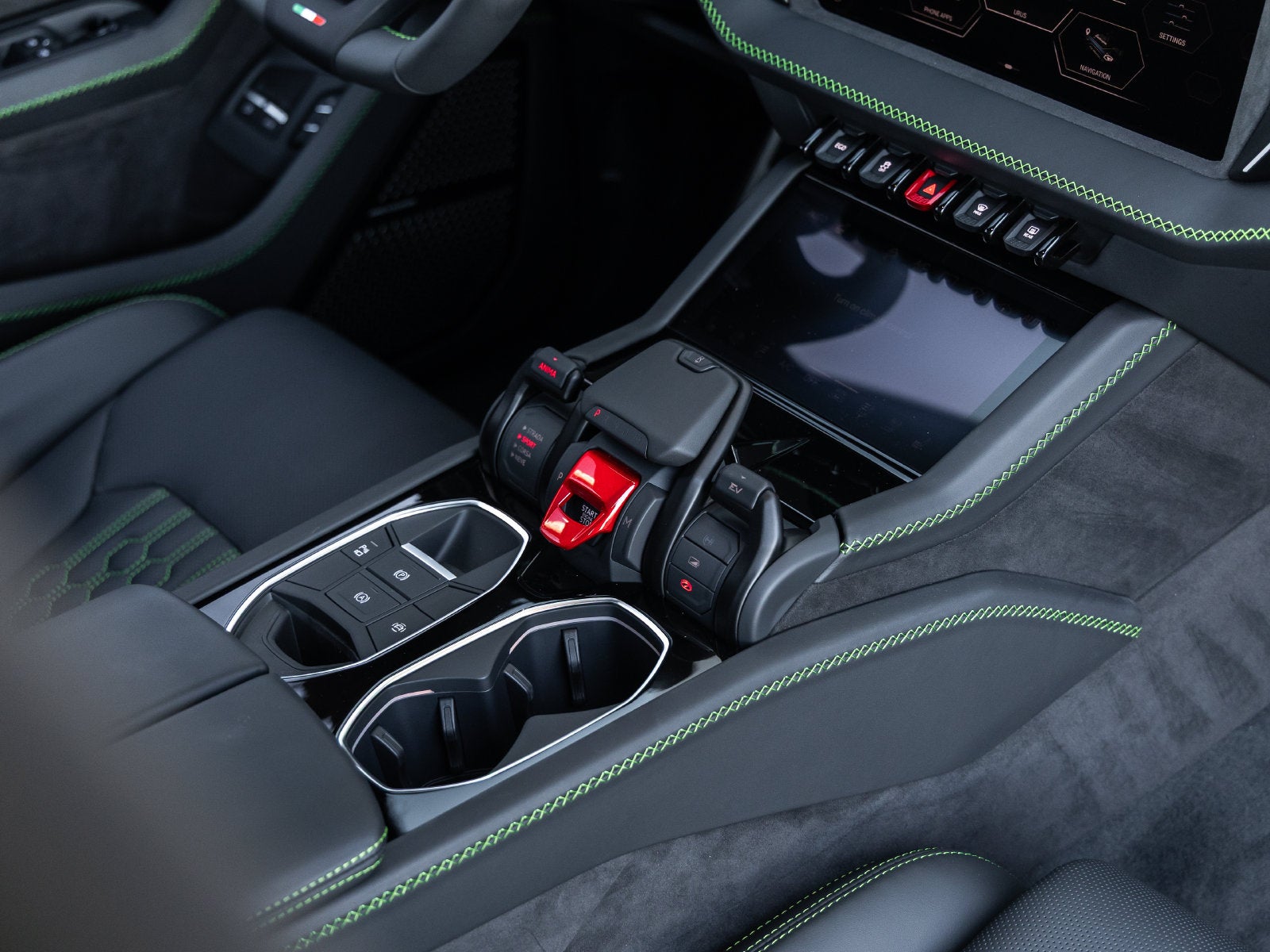 2025 Lamborghini Urus SE