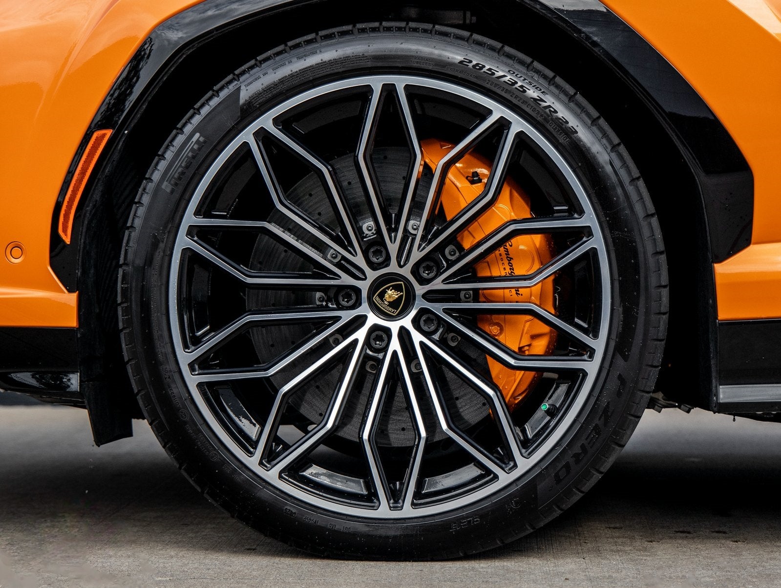 2025 Lamborghini Urus SE