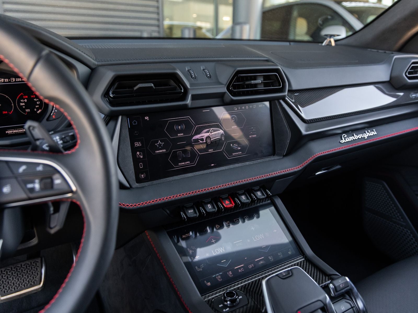 2026 Lamborghini Urus SE