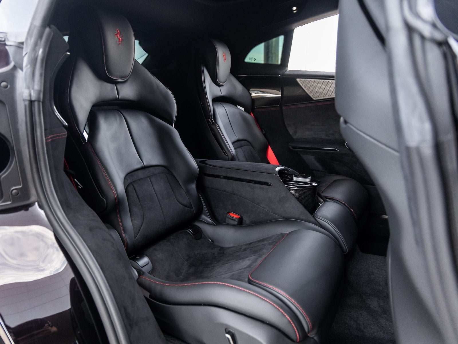 2025 Ferrari Purosangue Base