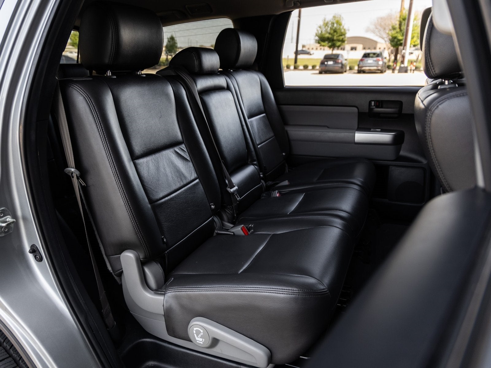 2020 Toyota Sequoia SR5 5.7L