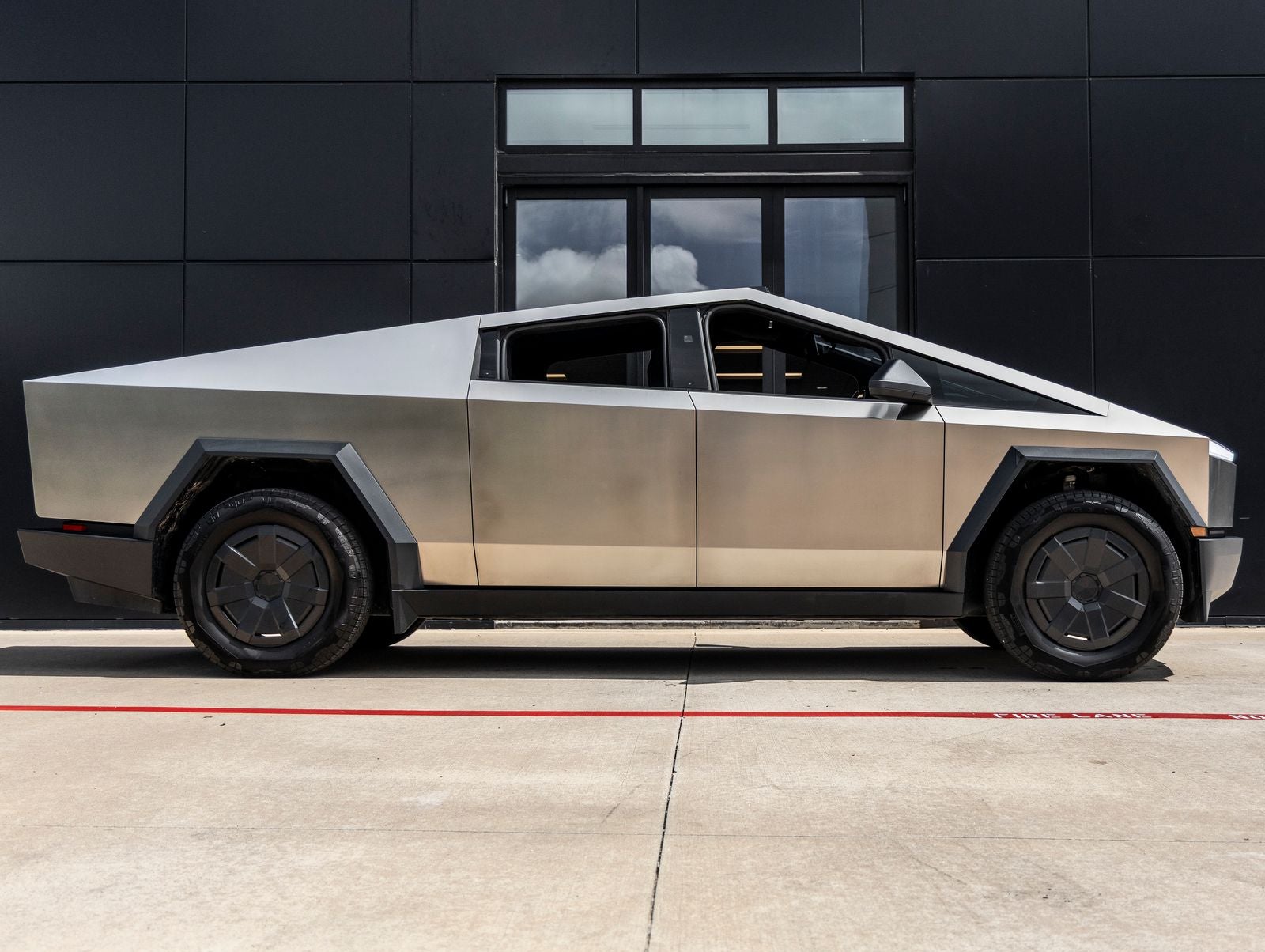 2024 Tesla Cybertruck Cyberbeast