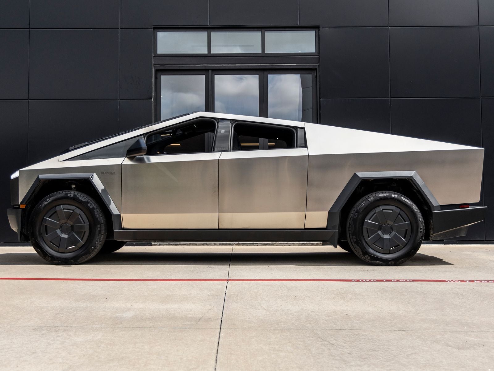 2024 Tesla Cybertruck Cyberbeast