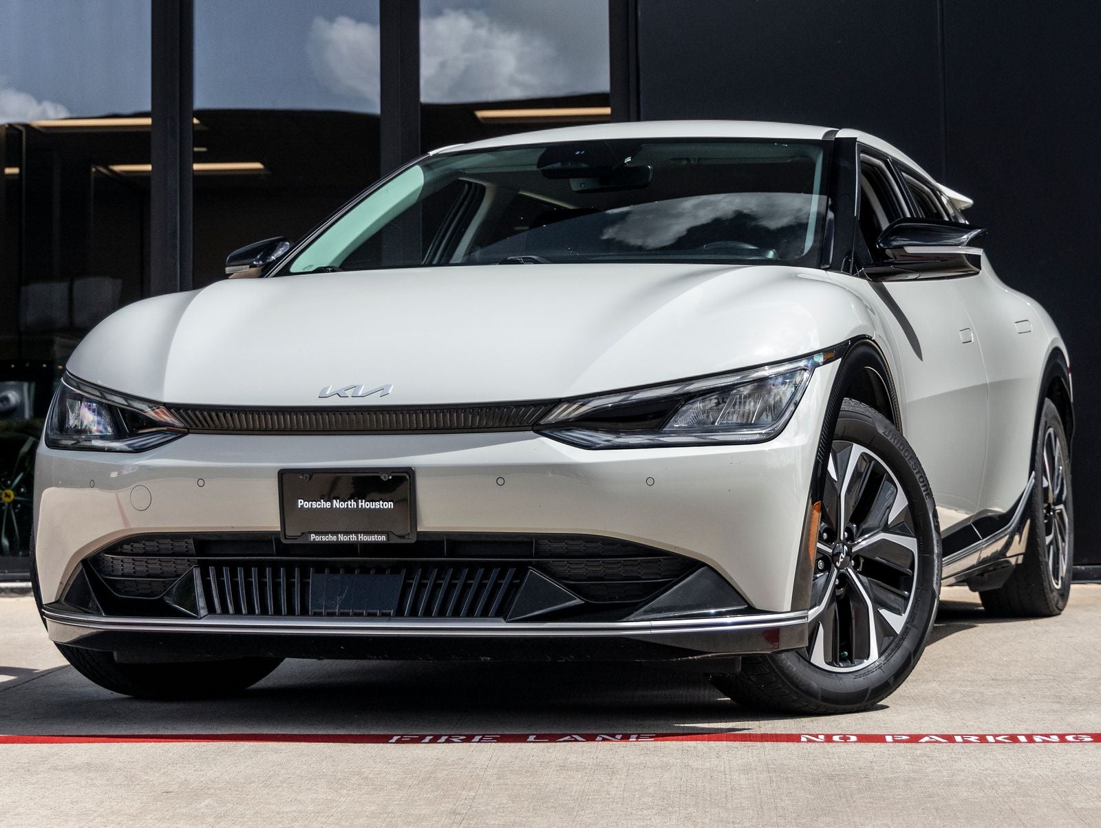 2022 Kia EV6 Wind's photo