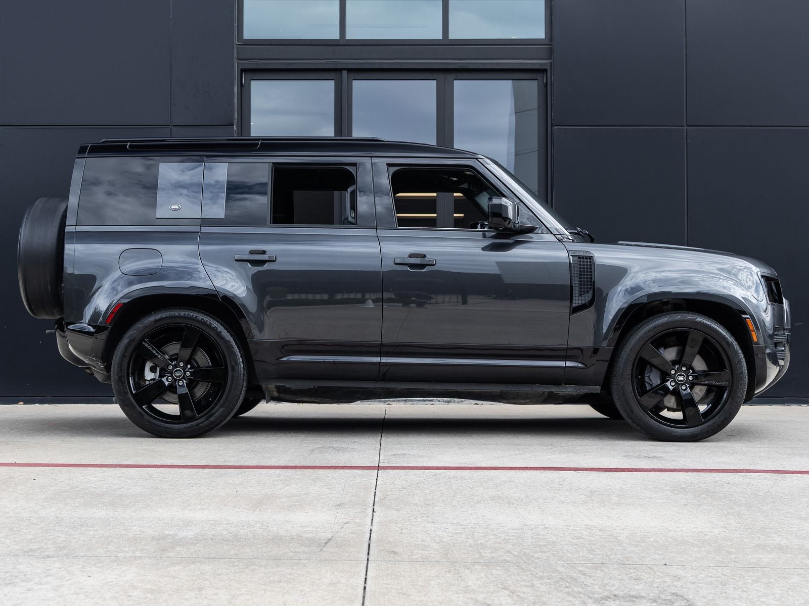 2023 Land Rover Defender 110 X-Dynamic SE