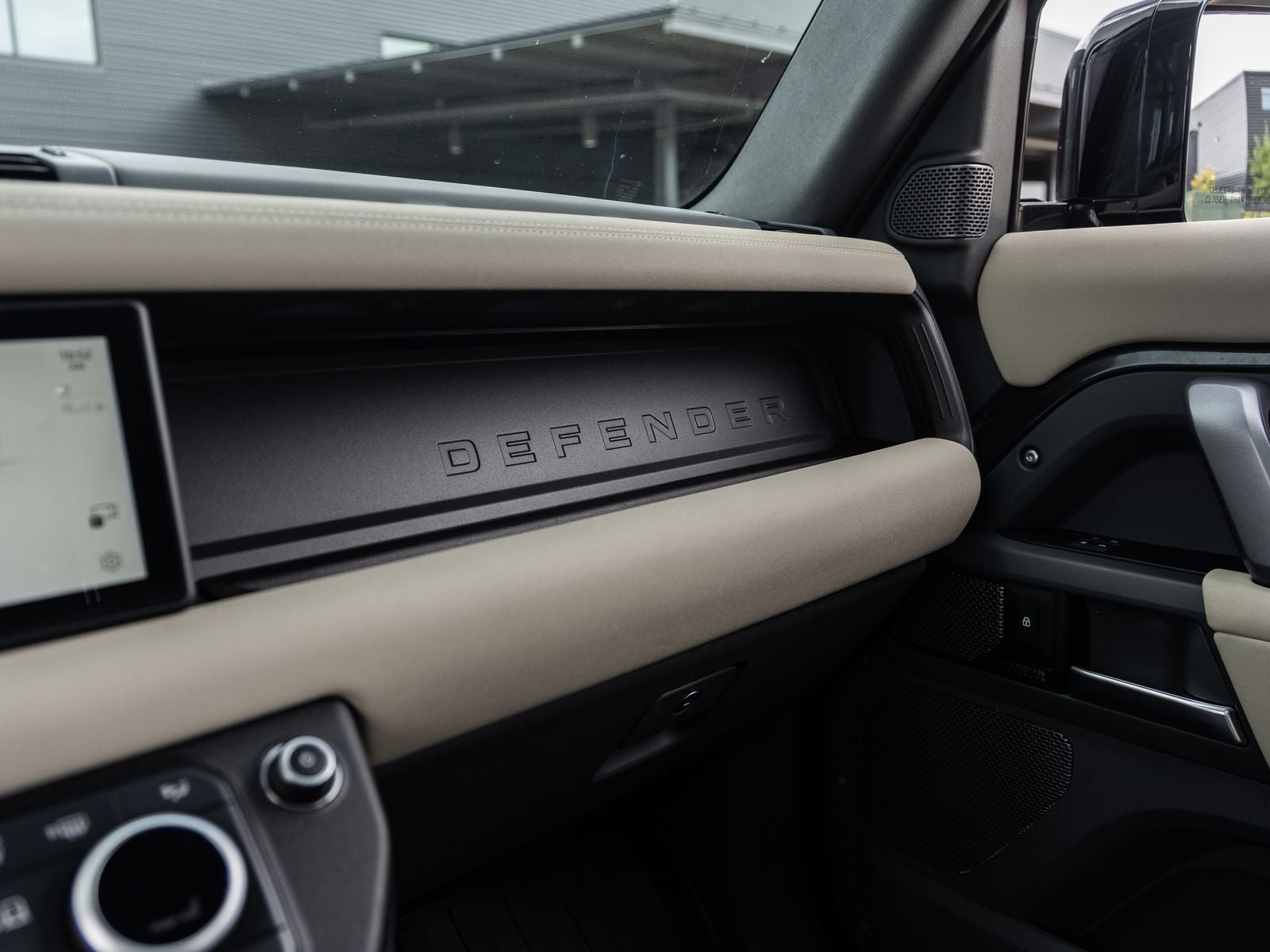2023 Land Rover Defender 110 X-Dynamic SE