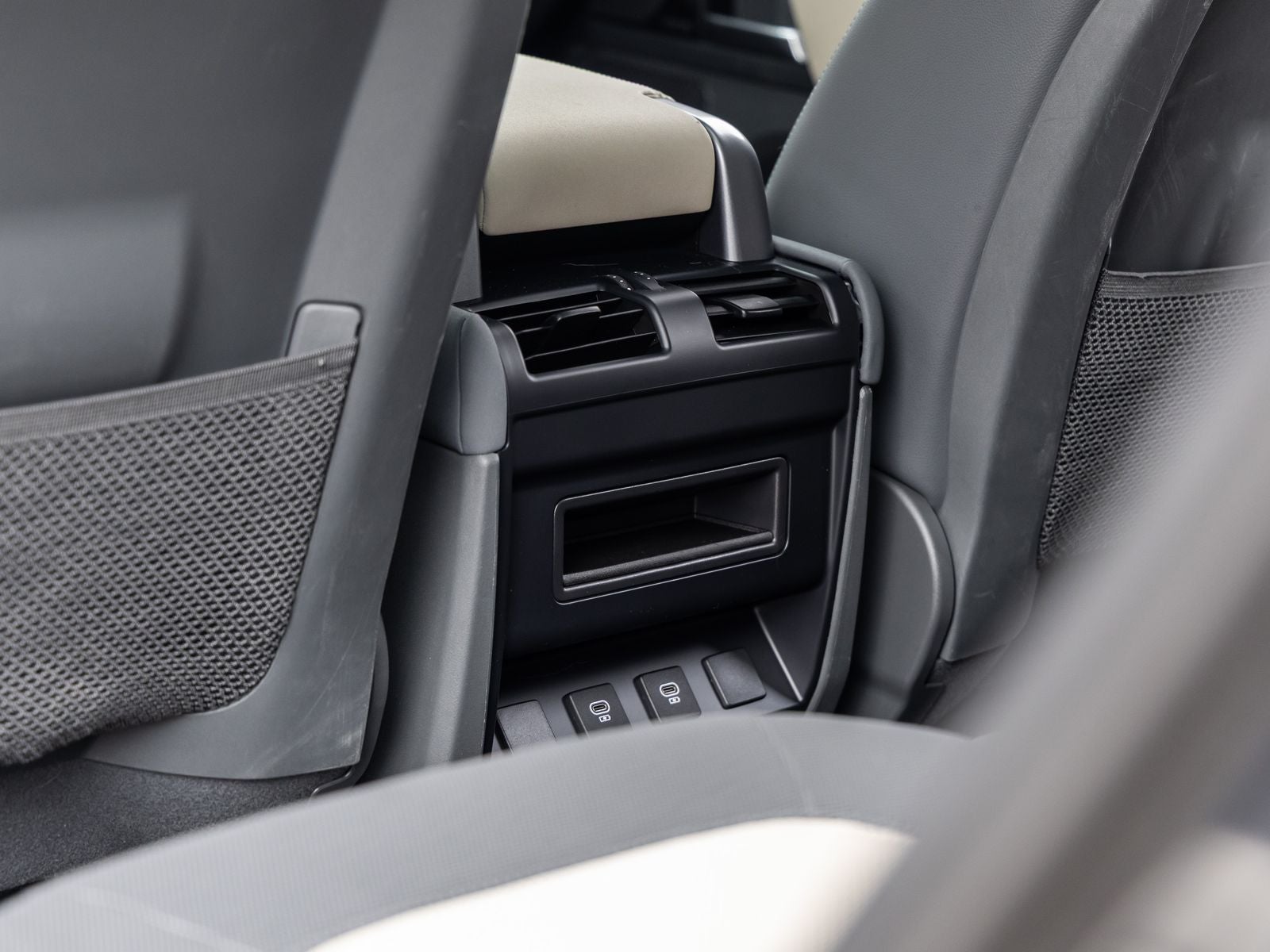 2023 Land Rover Defender 110 X-Dynamic SE