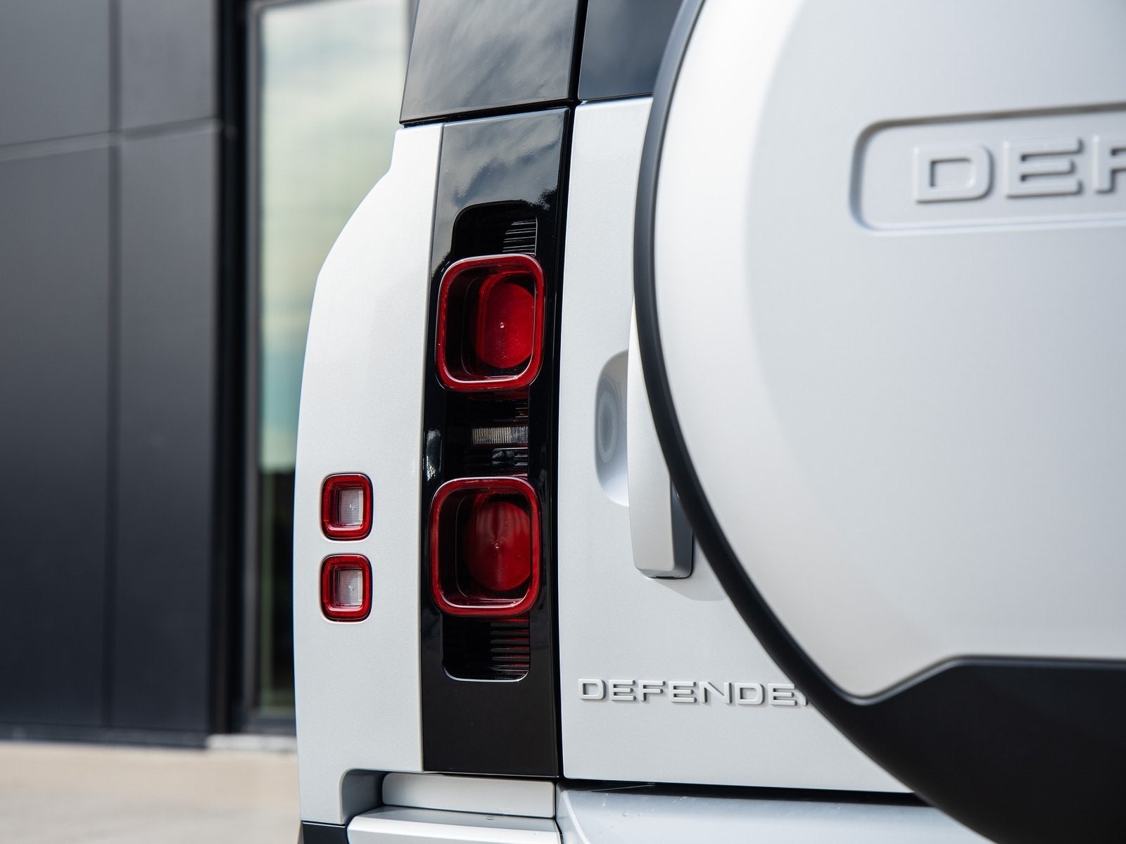 2024 Land Rover Defender 110 SE