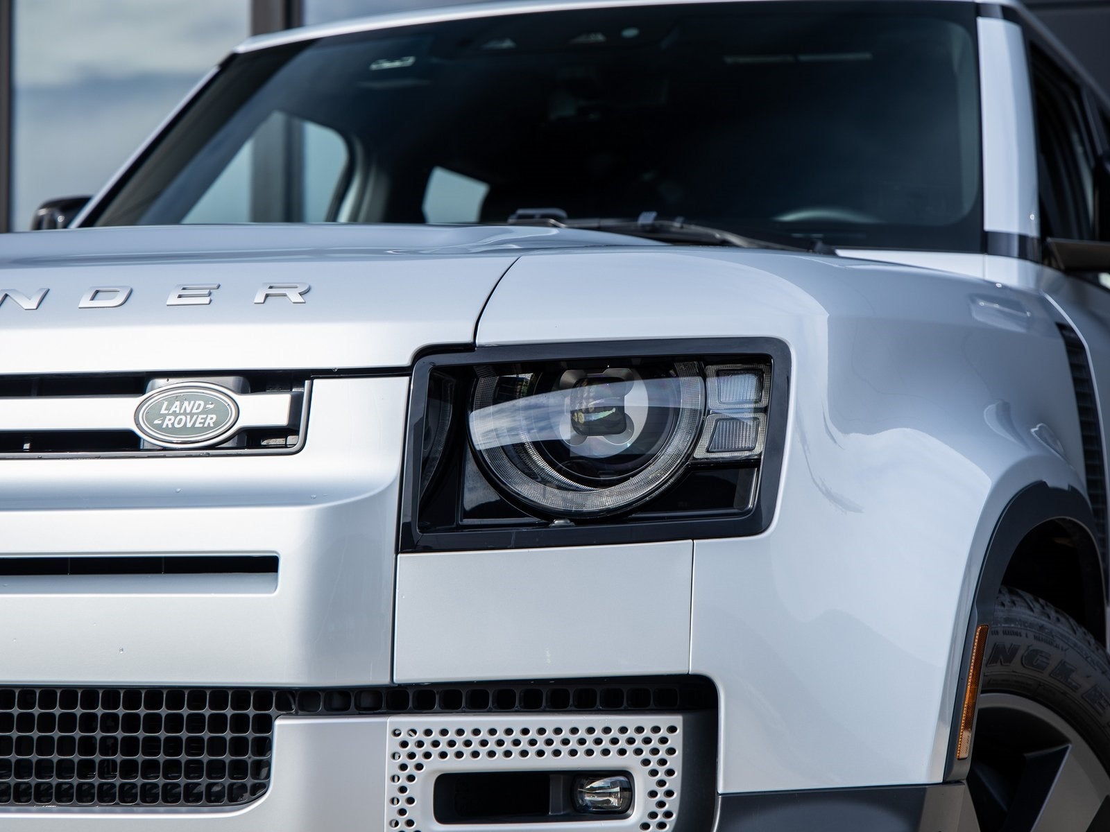 2024 Land Rover Defender 110 SE