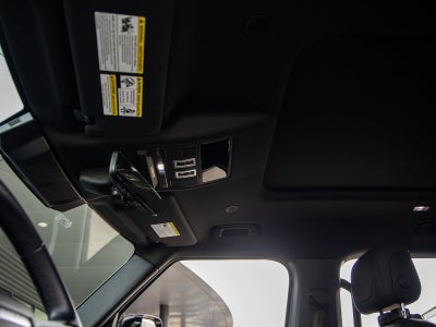 2024 Land Rover Defender 110 SE