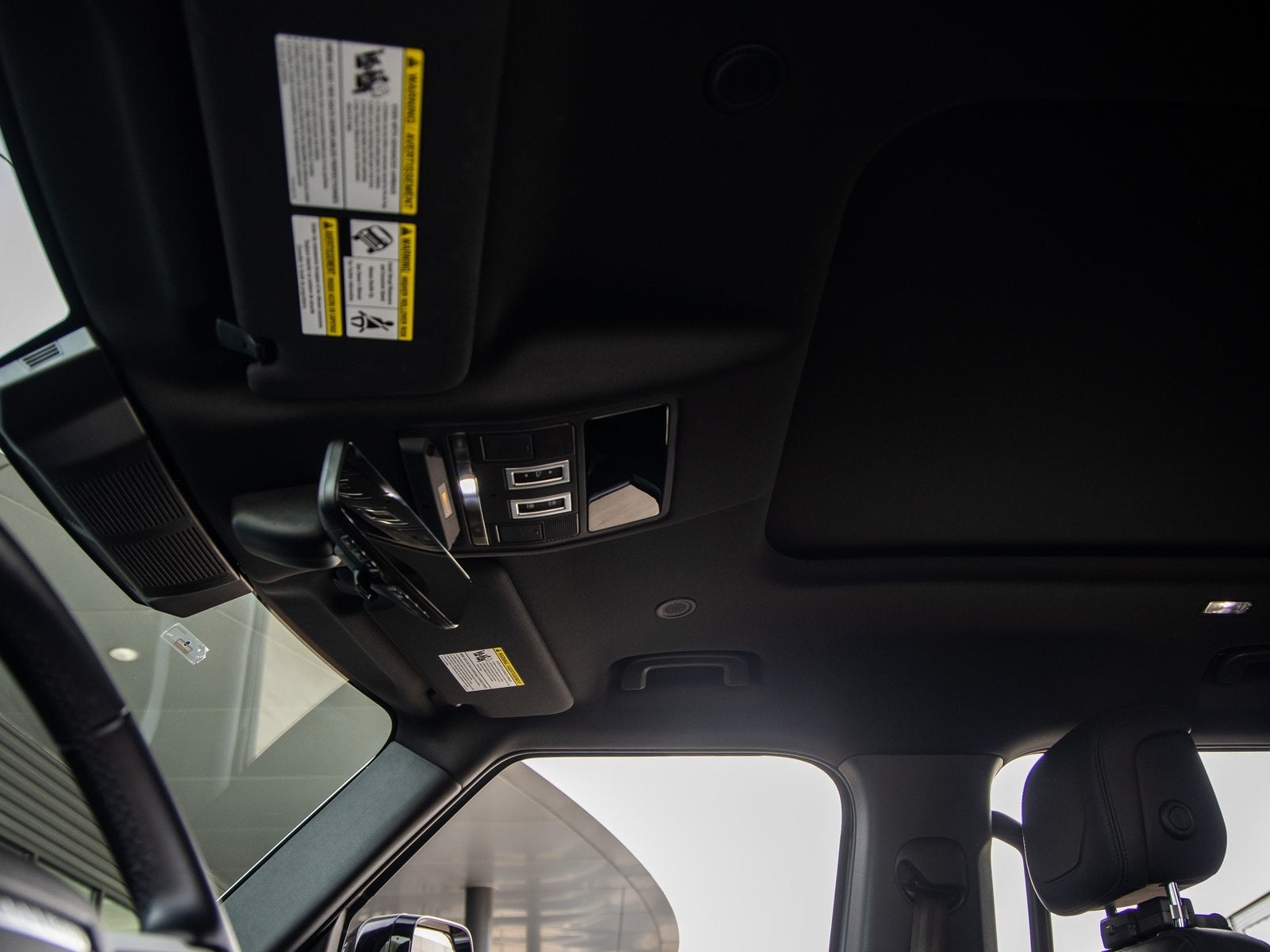 2024 Land Rover Defender 110 SE