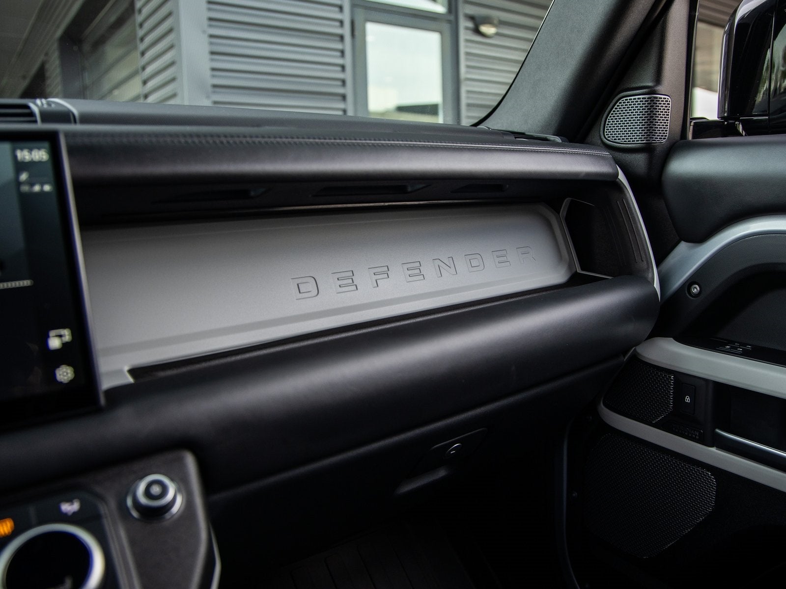 2024 Land Rover Defender 110 SE