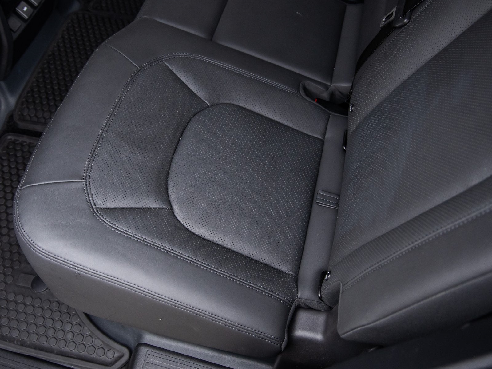 2024 Land Rover Defender 110 SE