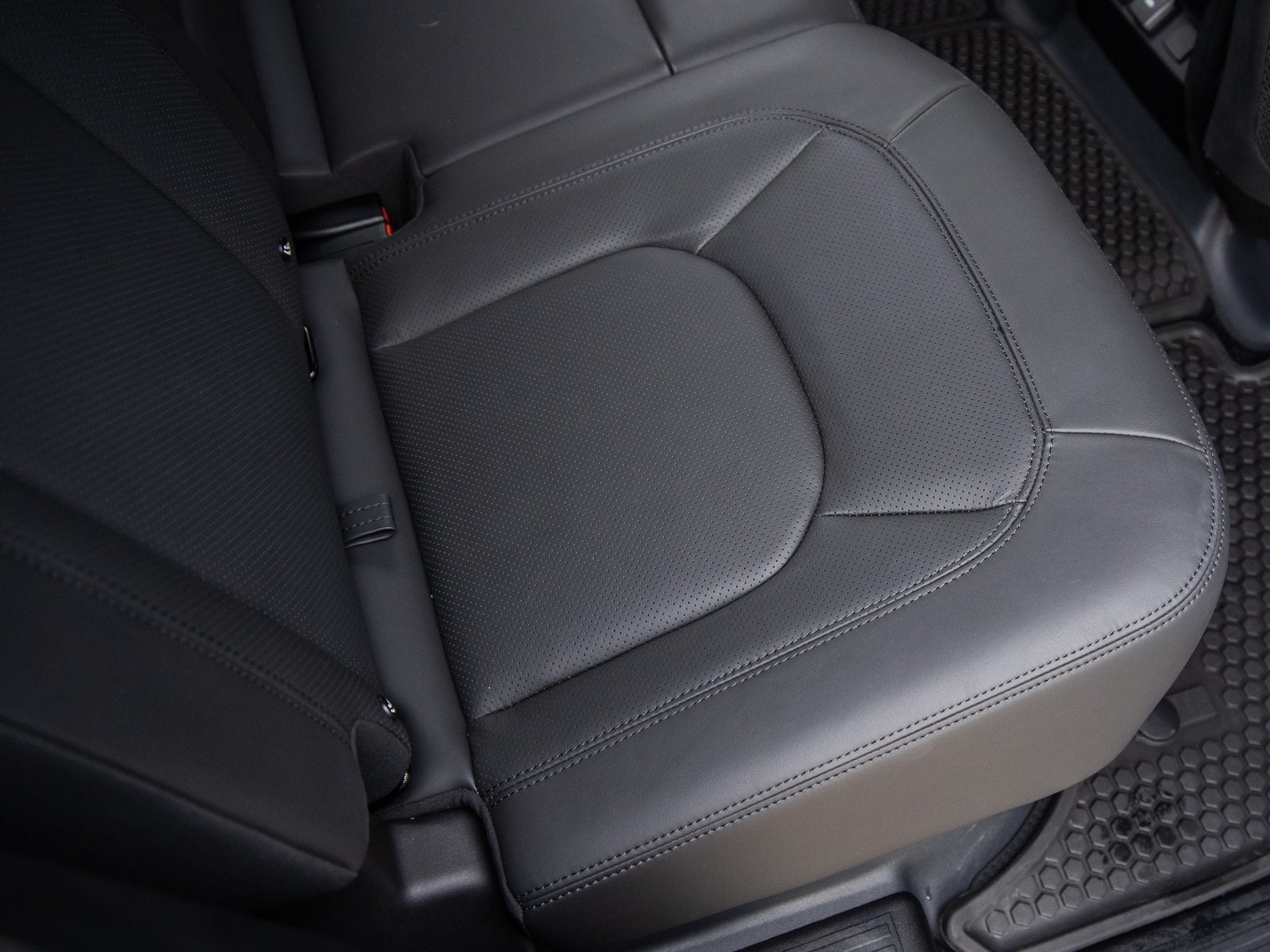 2024 Land Rover Defender 110 SE