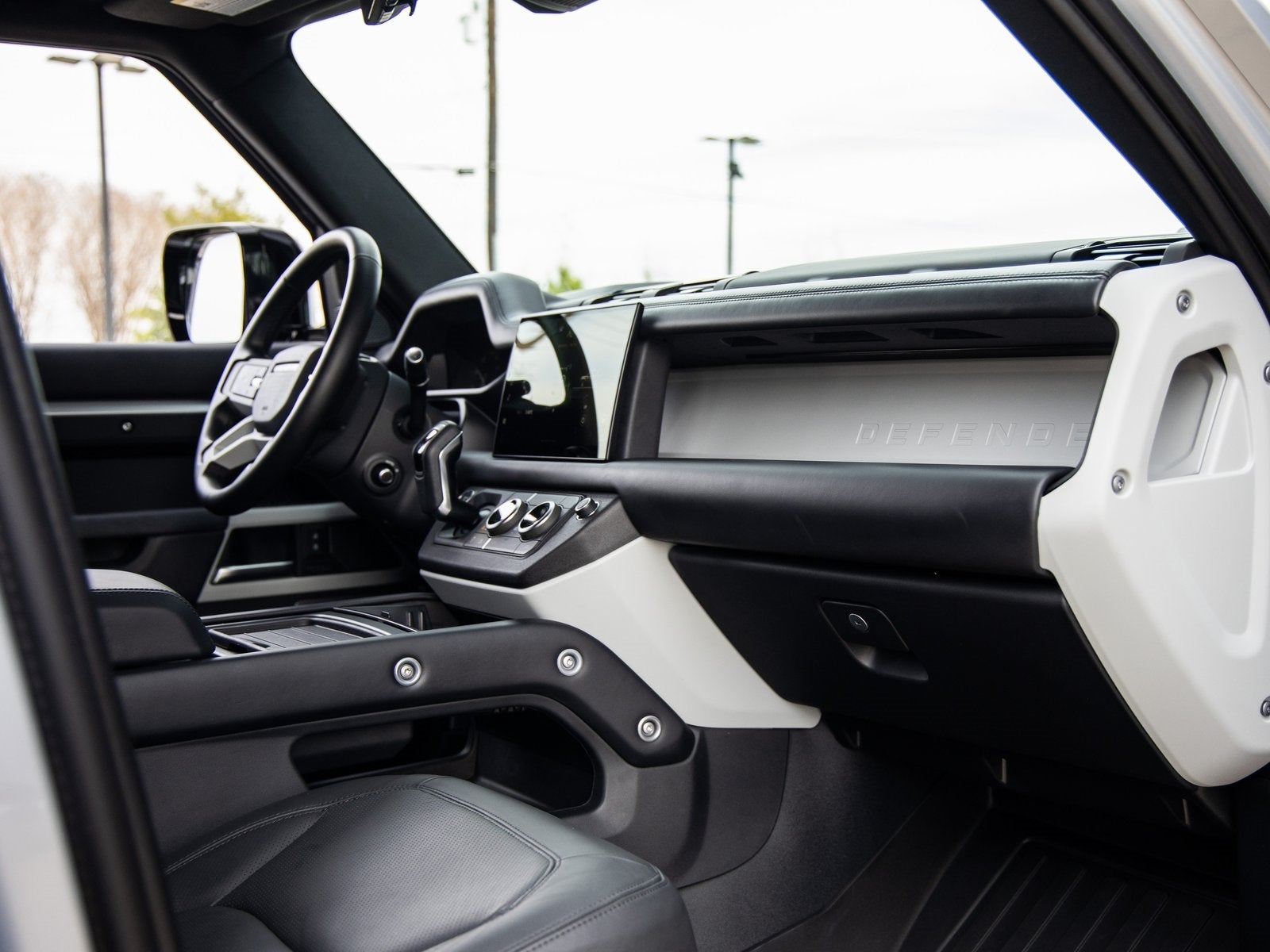 2024 Land Rover Defender 110 SE