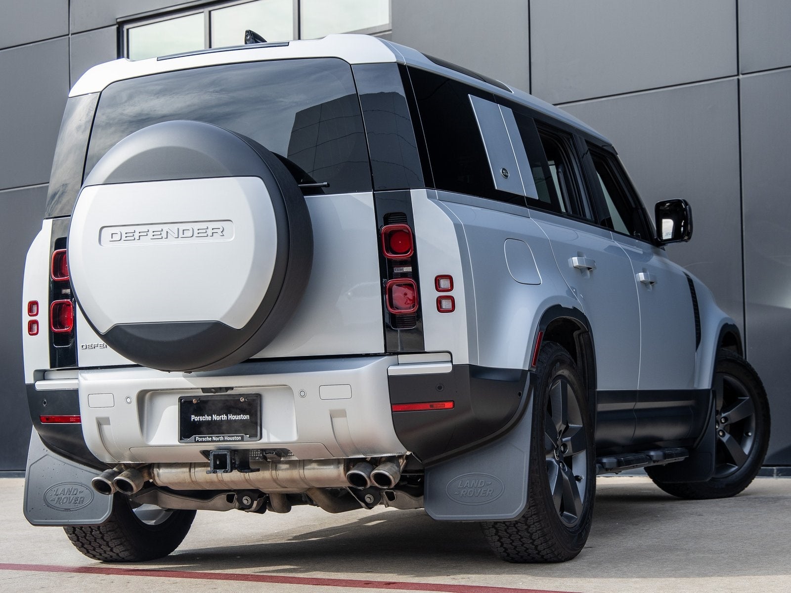 2024 Land Rover Defender 110 SE